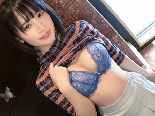 【素人】超キツキツなマンコの持ち主の激カワ美少女…指一本ですら入るのがやっとなマンコが愛液駄々漏れ大洪水♡