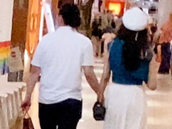 【人妻】旦那とデート中の若妻が浮気SEXでイキまくる！マンコ突かれながら旦那に電話でスリルMAX！！