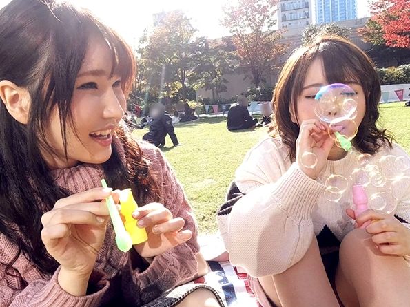 【素人ナンパ】芝生で遊んでた超カワイイJD2人捕まえてパコった！正常位の生ハメに無邪気な笑顔で悦ぶド淫乱ぶりッ！♥