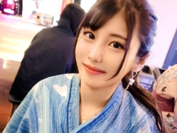 【素人】清楚風の美人ドMスケベ娘がセフレとハメ撮りSEX！生チンをプリケツに叩きつけて密着イキ♥
