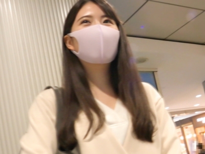 【巨乳】大きなおっぱいが魅力的なマスクをした美人お姉さんとセックス！パイパンマンコをビンビンのチンコで突き回す！