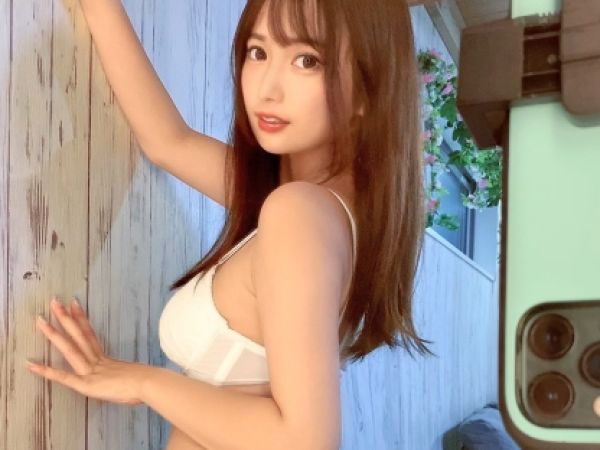 【人妻】誰でも中出しOKの超絶ビッチな三十路奥様がクンニ＆見せつけ電マオナで興奮度MAX！生チンくわえこんで不倫性交！！
