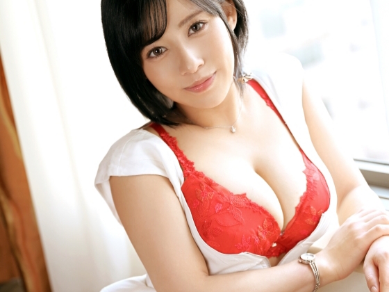 【巨乳】ダイナマイトボディのお姉さんがチンコをしゃぶりまくる！ビンビンになったチンポてわおマンコ突かれ感じちゃう！