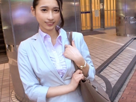【美脚OLとのエッチ】街中で声をかけたお姉さん、美ボディに興奮！チ○ポギンギンでおマ○コを突きまくり、快感に酔いしれる！