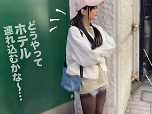 【スレンダーJDの初々しいセックス】 細身で可愛い女子大生が恥じらいながら感じる！ ツルツル美マンに生挿入で激ピストン♡