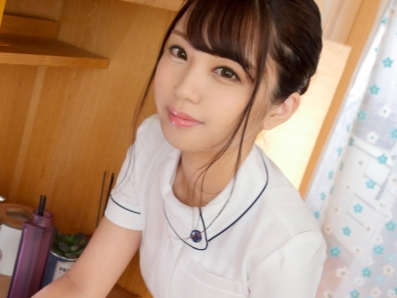 【エステで感じる美少女】 童顔エステティシャンがお客にイタズラされ、敏感なボディを責められまくり！ 激しいピストンでイキまくる♡