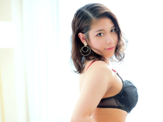 【ジムで出会ったセクシーお姉さん】 鍛え抜かれた美ボディでチ○ポを責めまくり！ 騎乗位で乱れ、バックで絶頂する肉感エロス♡