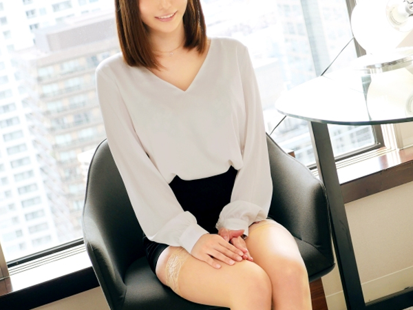 【美人コンサルタントの秘密】 婚活アドバイザーがAVデビュー！ 知的な美貌とエロいカラダでお客様を誘惑♡ 淫乱な本性暴かれちゃう！