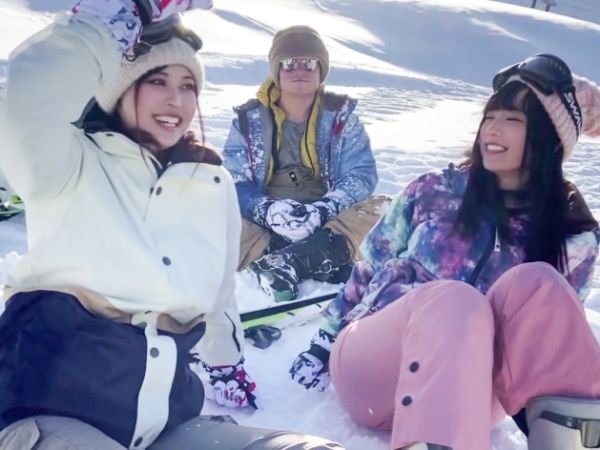【山ガールJDの性春】 スキー場で出会った女子大生2人が乱れまくり！ 雪山でアヘ顔アクメのスノボ旅行♡