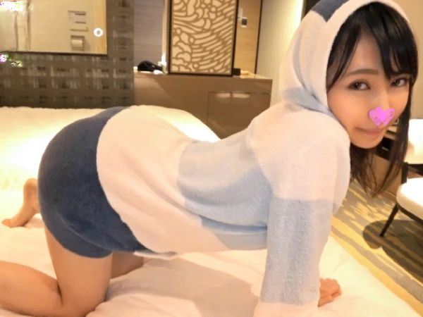 【素人×ハメ撮り】スクールカースト頂点の低身長巨乳な美形娘がチンポにデレデレ甘々セックス！