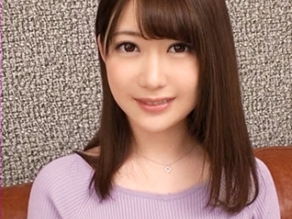 【性欲モンスターな美人姉】 弟のチンポをロックオン！ ねっとりフェラで誘惑し、エロい腰使いでイキまくり♡
