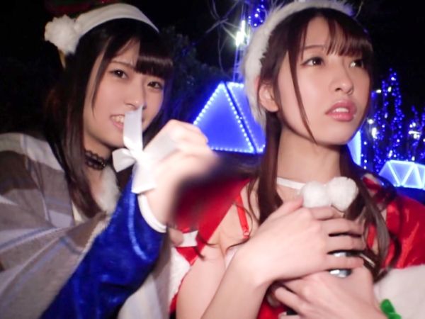【サンタコス素人娘の淫乱クリスマス】『もう我慢できない…』お酒でほろ酔いサンタ二人組をナンパ！キスで火がついて、手マンでおしっこ漏らしちゃう敏感ボディ大暴走♡