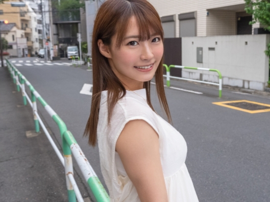 【制服美少女のバック乱れ】『もっと奥まで…』めちゃカワ女子が制服姿でバックプレイに挑戦！ビンビンのチンコに激突かれ、制服が乱れるほど感じまくる！キュートな顔とアエギ声のギャップがたまらない！♡