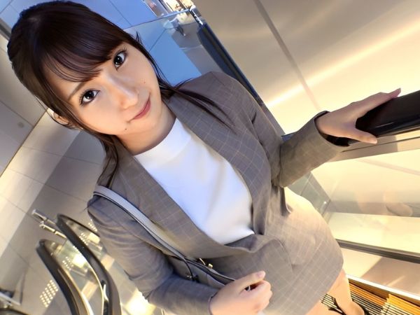 【ガードゆるめOLの危険な本音】『またハメられたい…』過去に上司にヤラれた経験ありのOLがナンパに即落ち！押しに弱いカラダは簡単にチンポを求め、欲望のままに乱れまくる！♡