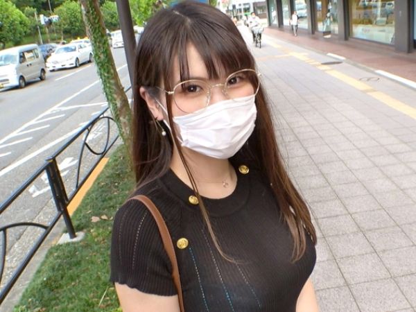 【ナンパ成功】メガネOLのデカ乳誘惑！街中で声掛けたドMボディの眼鏡っ娘、デカチンで膣奥をガンガン責めまくり！仕事帰りのストレスをエロで発散♡