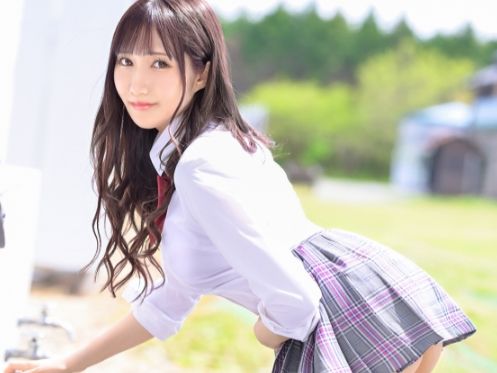 【隣の席の誘惑】『授業中なのに…』からかい上手のクラスメイトがまさかの挑発！度を超えたイタズラからエスカレート、制服姿でおまんこ濡らしちゃう敏感女子高生♡