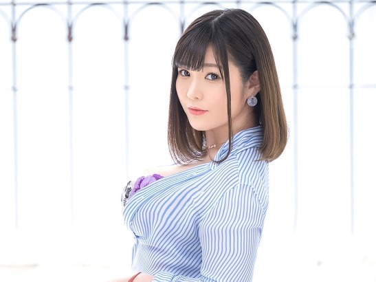 【Fカップ美熟女の乱れっぷり】 旦那に内緒でAVデビュー！ ねっとりフェラから激しいピストンでイキまくり♡