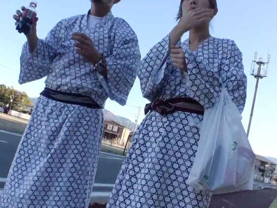 【NTR混浴温泉】巨乳彼女を彼氏の目の届かない所で寝取り！他人棒に夢中になる美女をこっそりハメまくり、彼氏には内緒の快楽に溺れるｗｗ