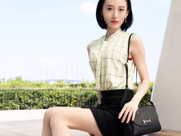 【美熟女不倫】『旦那じゃ満足できないの…』性欲に飢えた美人人妻が他人棒で火照るカラダを慰め合う！手マンでトロトロになったオマンコに激しく挿入され、淫らに乱れる人妻の痴態！