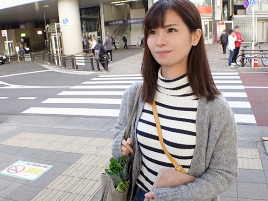 【欲求不満な人妻ナンパ】『久しぶりに感じちゃう…』無毛マ○コの人妻が他人棒に夢中!夫のいない昼下がり、見知らぬ男に突かれて乱れまくる人妻の淫らな本性♡