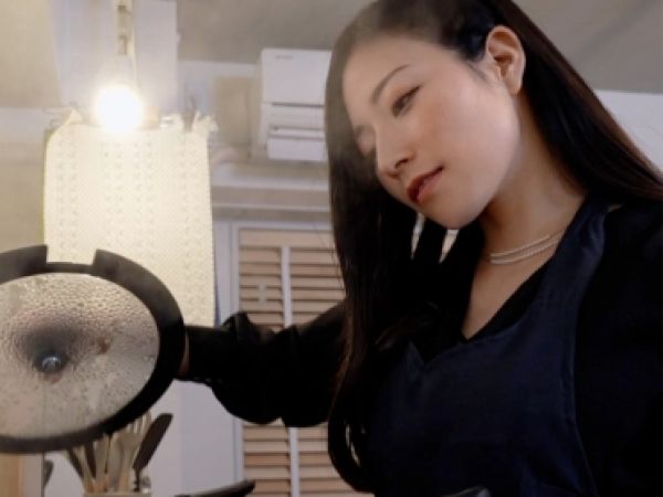 【美巨乳スレンダー人妻】家庭的な奥さんが旦那に内緒で不倫セックス！立ちバックで激しく突かれ、騎乗位で腰を振りまくる！禁断の快感に溺れる人妻の淫らな姿がエロすぎる！♡