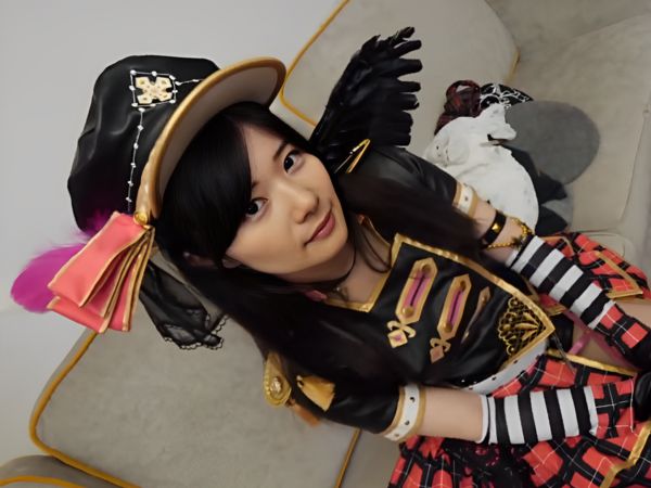 【アイドル初体験】20歳のピチピチアイドルがコスプレ姿で大胆SEX！着衣のままハメられ、騎乗位で感じまくり、正常位で連続絶頂！アイドルがこんなにエロいなんて…♡