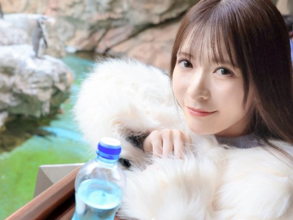 【朝からラブラブ】色白スレンダー美乳美女とモーニングエッチ♥ 寝起きの乳首舐めから朝勃ちチンポフェラまで、朝からイチャイチャ濃厚プレイ！朝陽が差し込む部屋で、エッチな目覚めを満喫！