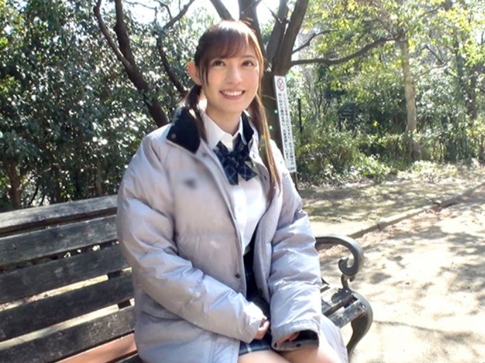 【制服美少女のAVデビュー】超絶カワイイJKが初体験！2本のチ●ポに翻弄され、感じまくりで激イキ連発！初々しい反応がたまらない♥