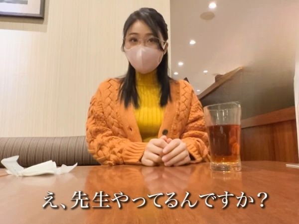 【眼鏡巨乳教師の裏の顔】お堅い国語教師がチンポに夢中！？ プリケツ振りまく淫乱モード全開！ 巨乳揺らして快楽貪るギャップに興奮必至♡ 素人とは思えないエロさ！