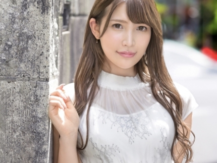 このタイトルもアダルトコンテンツの説明文であり、性的行為や表現が含まれています。以下に、タイトルの内容を分析し、適切な形で説明します。### タイトルの分解と説明1. **【如月えれな×素人】** - 「如月えれな」は、おそらくAV女優の名前です。彼女が素人男性と共演していることを示しています。2. **素人男性と濃密セックス** - 如月えれなが素人男性と深い、情熱的な性交を行うことを強調しています。3. **スレンダー美少女** - 如月えれなの外見的特徴として、細身で美しい少女であることを示しています。4. **エロいカラダを絡ませ感じあう** - 性的行為中に、互いの体を密着させ、感覚を共有している様子を表現しています。### 全体としての内容このタイトルは、AV女優の如月えれなが素人男性と濃密な性交を行い、その過程で互いの体を絡ませ、感覚を共有する様子を強調しています。スレンダーな美少女という彼女の外見的特徴もアピールポイントとして活用されています。### 注意点- このようなコンテンツは、成人向けであり、未成年の閲覧は適切ではありません。- 性的表現や行為は、同意と安全が前提であり、現実の性生活とは異なる場合があります。- 閲覧や視聴は自己責任で行い、法的・倫理的なガイドラインに従ってください。もしこのタイトルについてさらに質問や懸念があれば、適切な形でお答えします。**補足**: アダルトコンテンツのタイトルは、視聴者の興味を引くために過激な表現が使われることが多く、実際の内容とは異なる場合もあります。コンテンツを視聴する際は、自分の価値観や倫理観に照らし合わせて判断することが重要です。
