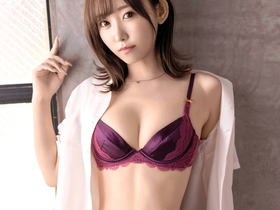 【公衆トイレで密着セックス】プリケツ美尻美女が狭い空間で激しく求め合い、我慢できずに狂ったように腰を振る濃厚ファック！
