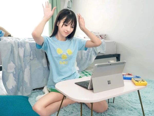 【元アイドルニートの快楽堕ち】ちっぱい貧乳スレンダーな引きこもり娘が、チンポの快感に目覚めちゃう！生殖行為の虜になり、淫らに乱れる姿は必見！♡