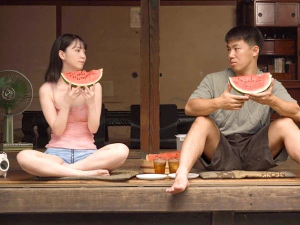 【幼馴染の裏切り】『やめて…でも気持ちいい…』大好きな彼女がオッサンに寝取られ、拘束されて電マ責め！イラマチオで喉奥を犯され、敏感ボディが悶絶するNTR調教！